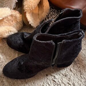 SO Black Textured Ankle Booties